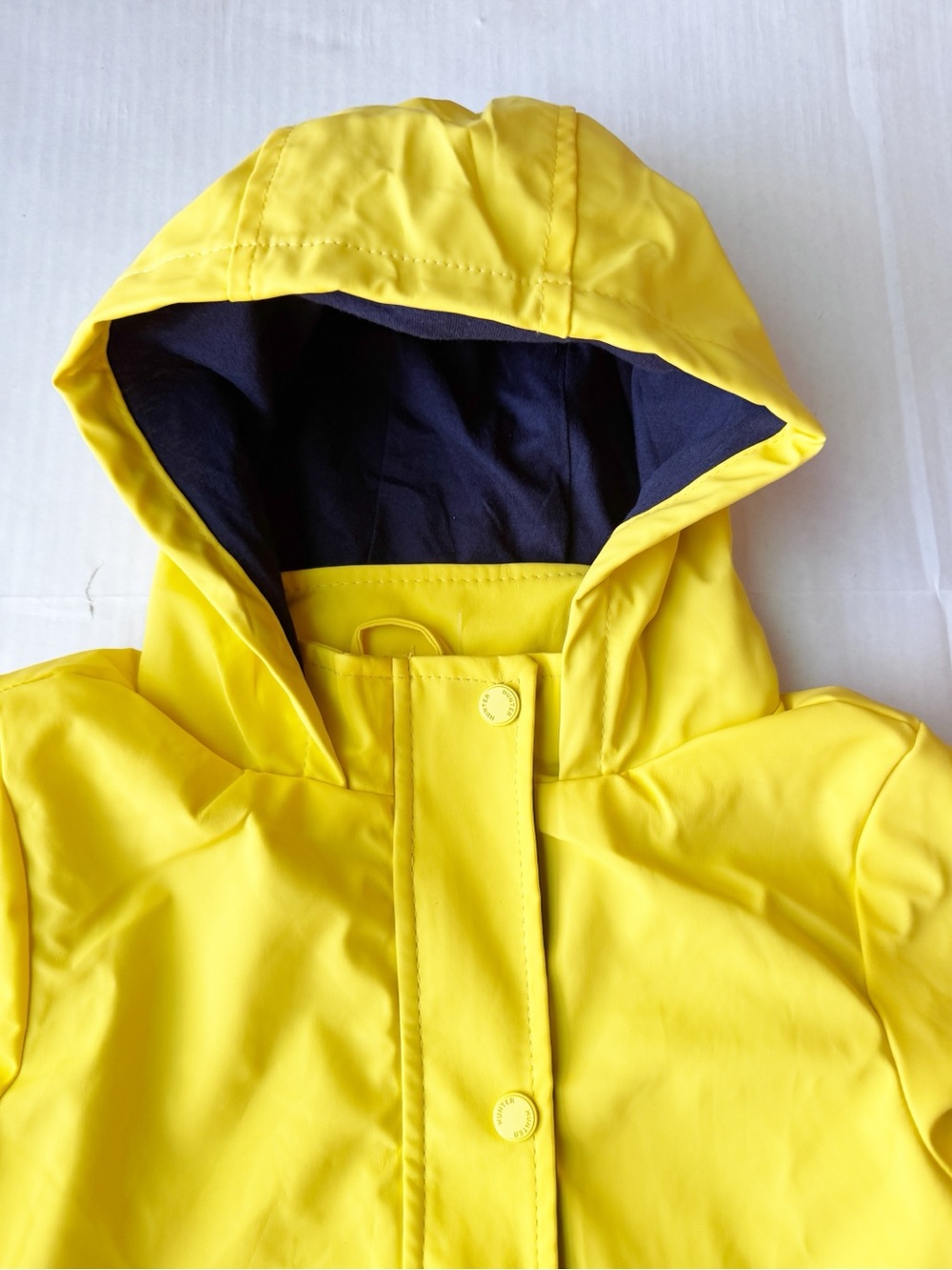 Hunter New Boys Water
Resistant Long Hooded Rain Jacket in Yellow NWT Size 8Y - Picture 3 of 14